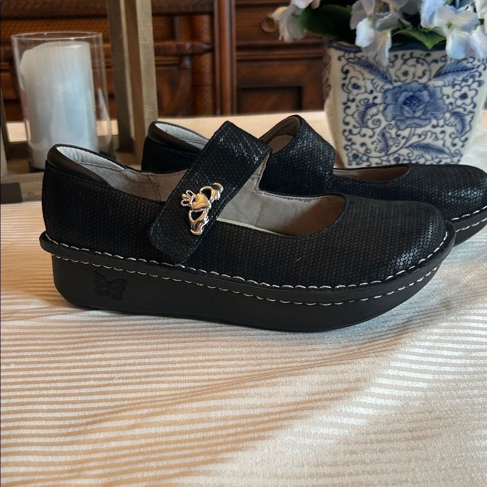 NWOT Alegria Women's Black Mary Jane